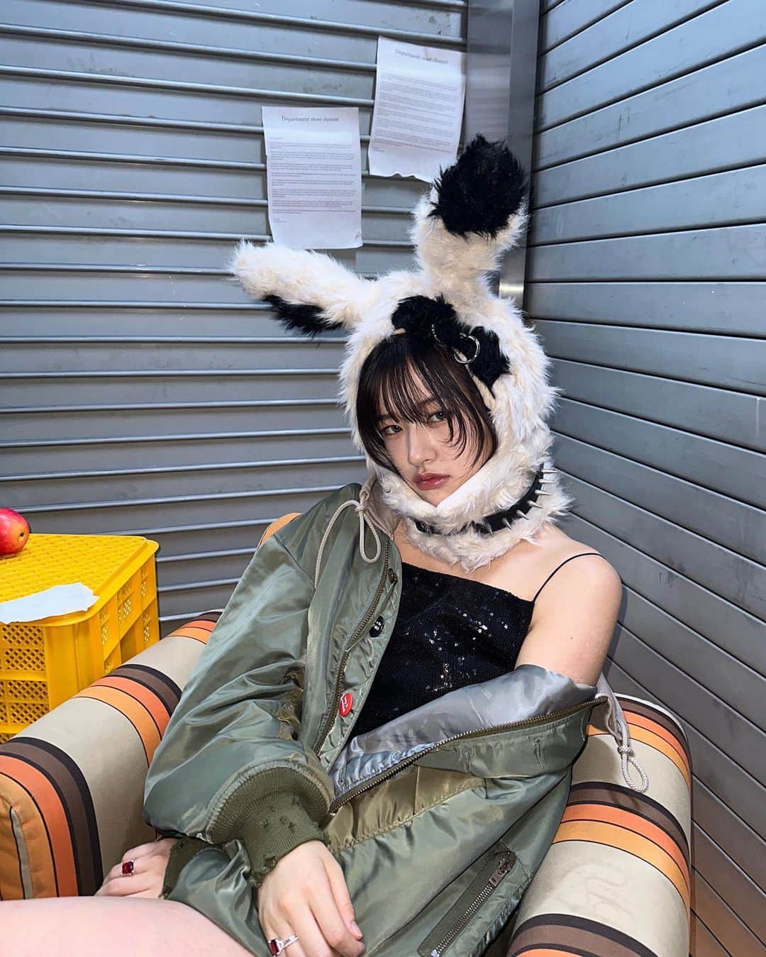 アン・ユジンのインスタグラム：「순진한 가면을 벗고 토끼를 드러내봐🐇🐇」