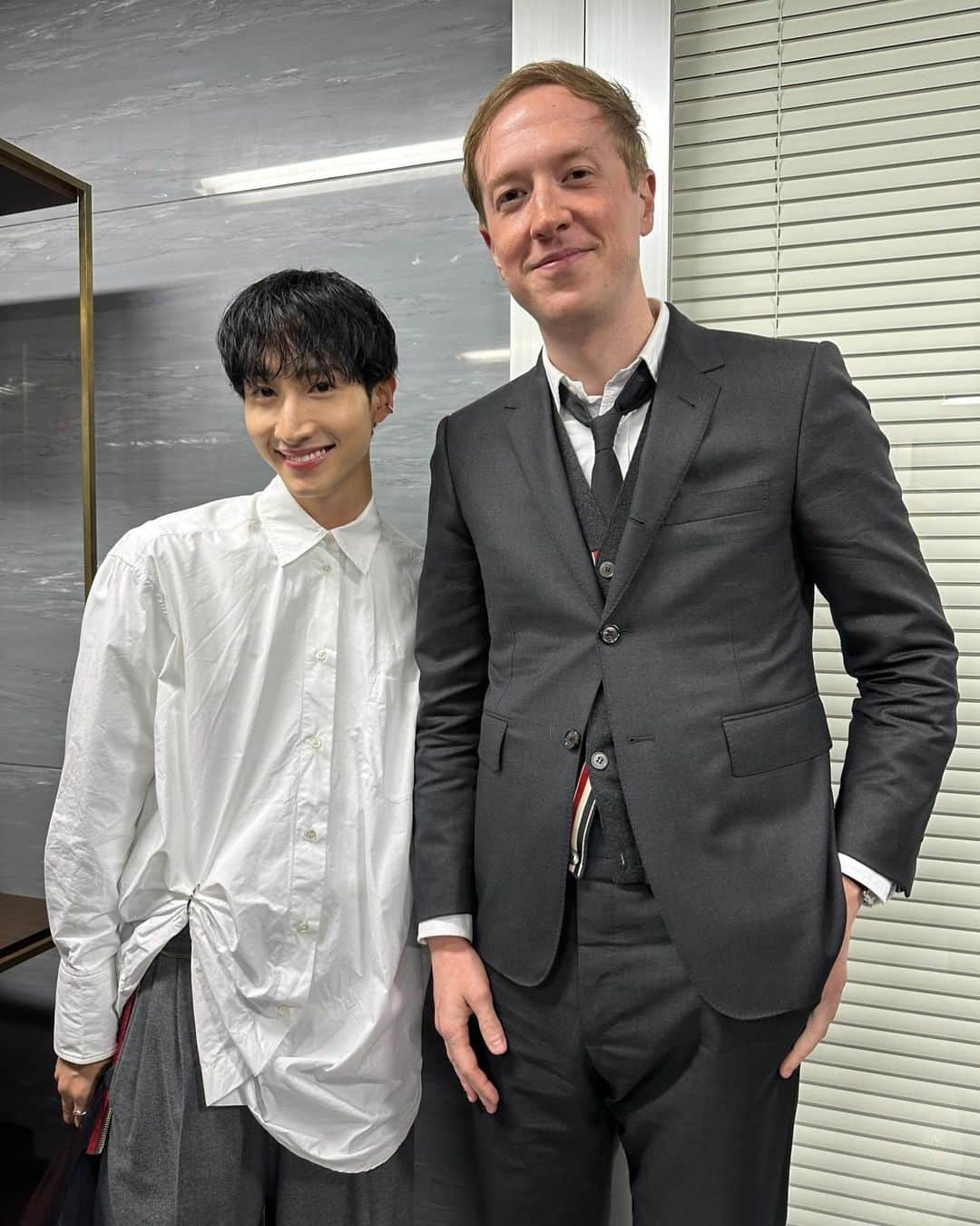 緒形りょうさんのインスタグラム写真 - (緒形りょうInstagram)「It was such an honor to meet @thombrowne in person💐 My dream came true💙🤍 Thom Browne is the brand I dream of buying.  #thombrowne20 #トムブラウン」10月17日 20時44分 - ryokun_39