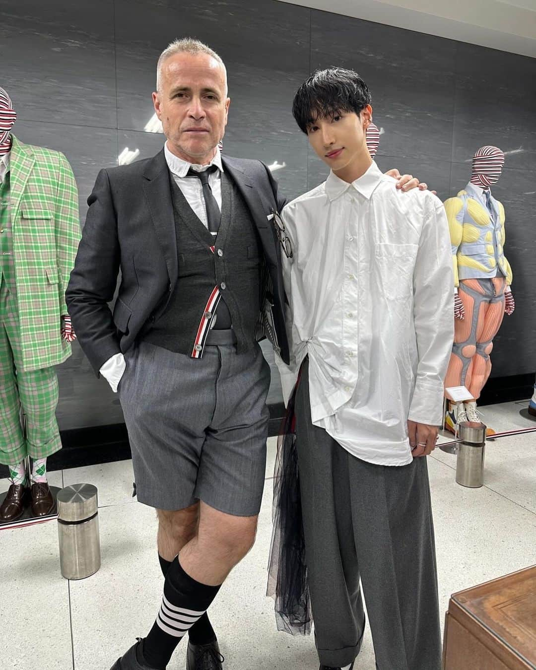 緒形りょうさんのインスタグラム写真 - (緒形りょうInstagram)「It was such an honor to meet @thombrowne in person💐 My dream came true💙🤍 Thom Browne is the brand I dream of buying.  #thombrowne20 #トムブラウン」10月17日 20時44分 - ryokun_39