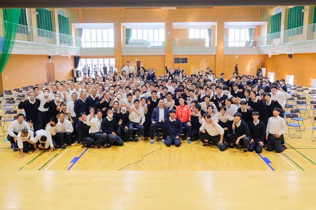 西村拳さんのインスタグラム写真 - (西村拳Instagram)「. 啓新高校生集合🏫 #福井 #啓新高校 #空手 #講演会 #セミナー #魅力ある人間になれるように #可能性への挑戦 #全員集合」10月17日 20時54分 - ken_nishimura1231