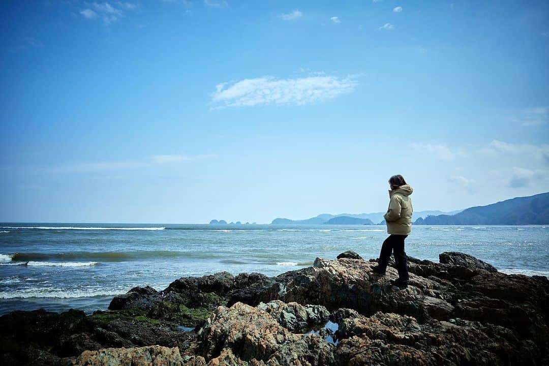 BillabongWomensJapanさんのインスタグラム写真 - (BillabongWomensJapanInstagram)「ADIV UPCYCLE DOWN JACKETは循環する資源をモノからモノへ、より価値の高いものに生まれ変わらせ、環境にも配慮した素材を使用し、持続可能なものづくりを実現したプロダクトです♻️ #BillabongAdventureDivision」10月17日 20時47分 - billabongwomensjp