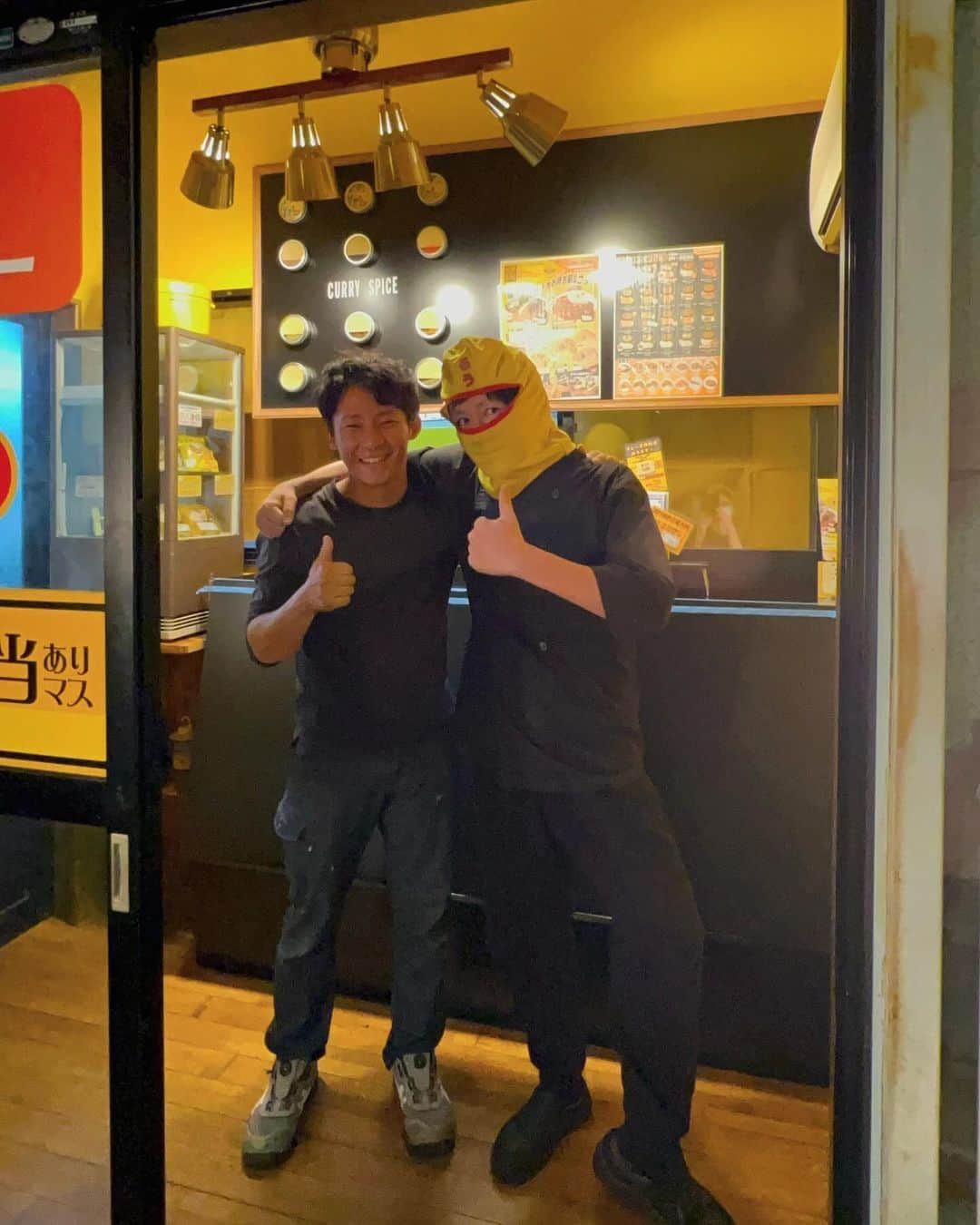 チキン南蛮カレーのルウ王子のインスタグラム：「ついに内装完成！ 今回は一緒に内装工事の お手伝いをさせていただき  お店がますます 我が子のように思えルウ！  カレー倶楽部ルウ都城本店横  宮崎カレー直売所 お持ち帰ルウ  まもなくオープン！  ぜひぜひ 遊びに来てくだカレー！ ★ ★ #都城テイクアウト #チキン南蛮カレー #都城ランチ #カレー #宮崎グルメ #都城カレー #カレー倶楽部ルウ #宮崎 #都城 #カレー好きな人と繋がりたい #宮崎ランチ #都城メンチ #チキン南蛮 #ミート券 #都城市プレミアム付スマイル商品券 #お持ち帰ルウ」