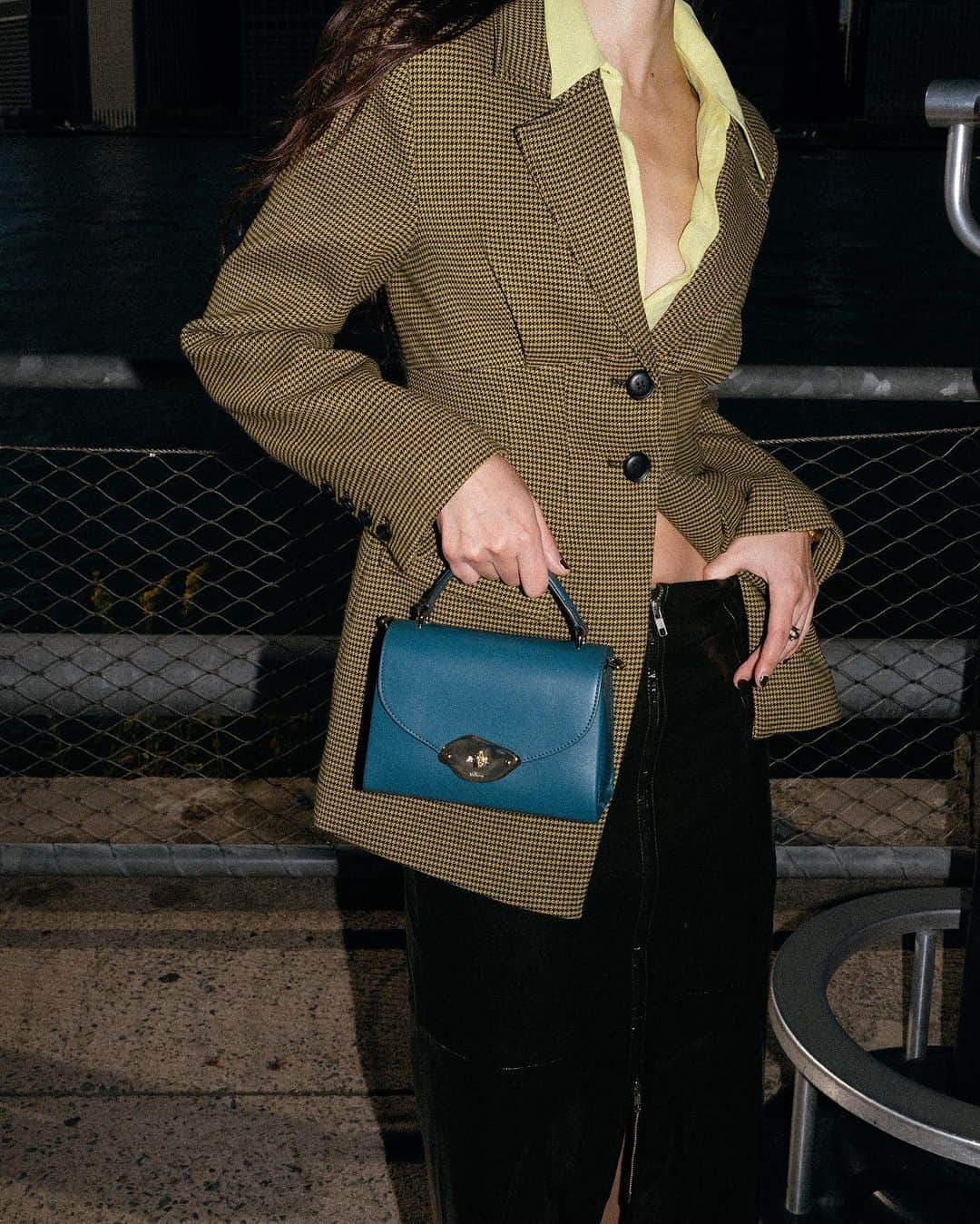 ナタリー・スアレスさんのインスタグラム写真 - (ナタリー・スアレスInstagram)「A day in Brooklyn with my new best friend, the @mulberryengland Lana handbag. #MulberryLana #ad」10月17日 21時03分 - natalieoffduty