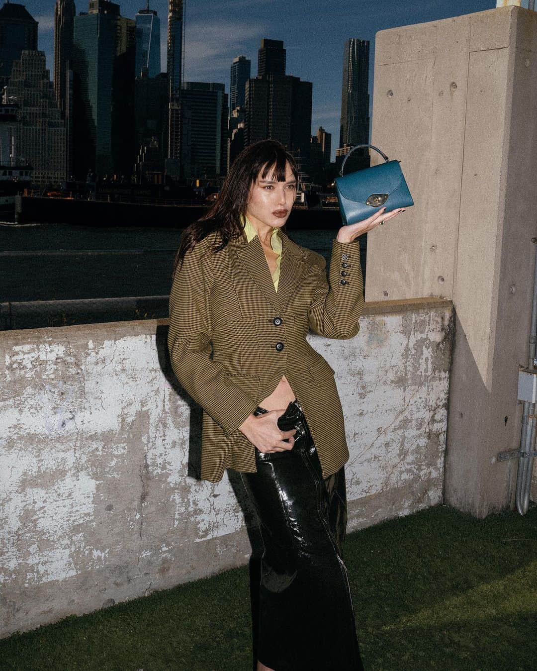 ナタリー・スアレスさんのインスタグラム写真 - (ナタリー・スアレスInstagram)「A day in Brooklyn with my new best friend, the @mulberryengland Lana handbag. #MulberryLana #ad」10月17日 21時03分 - natalieoffduty