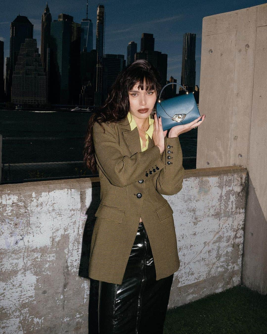 ナタリー・スアレスさんのインスタグラム写真 - (ナタリー・スアレスInstagram)「A day in Brooklyn with my new best friend, the @mulberryengland Lana handbag. #MulberryLana #ad」10月17日 21時03分 - natalieoffduty