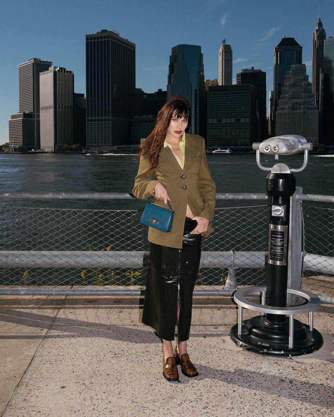 ナタリー・スアレスさんのインスタグラム写真 - (ナタリー・スアレスInstagram)「A day in Brooklyn with my new best friend, the @mulberryengland Lana handbag. #MulberryLana #ad」10月17日 21時03分 - natalieoffduty