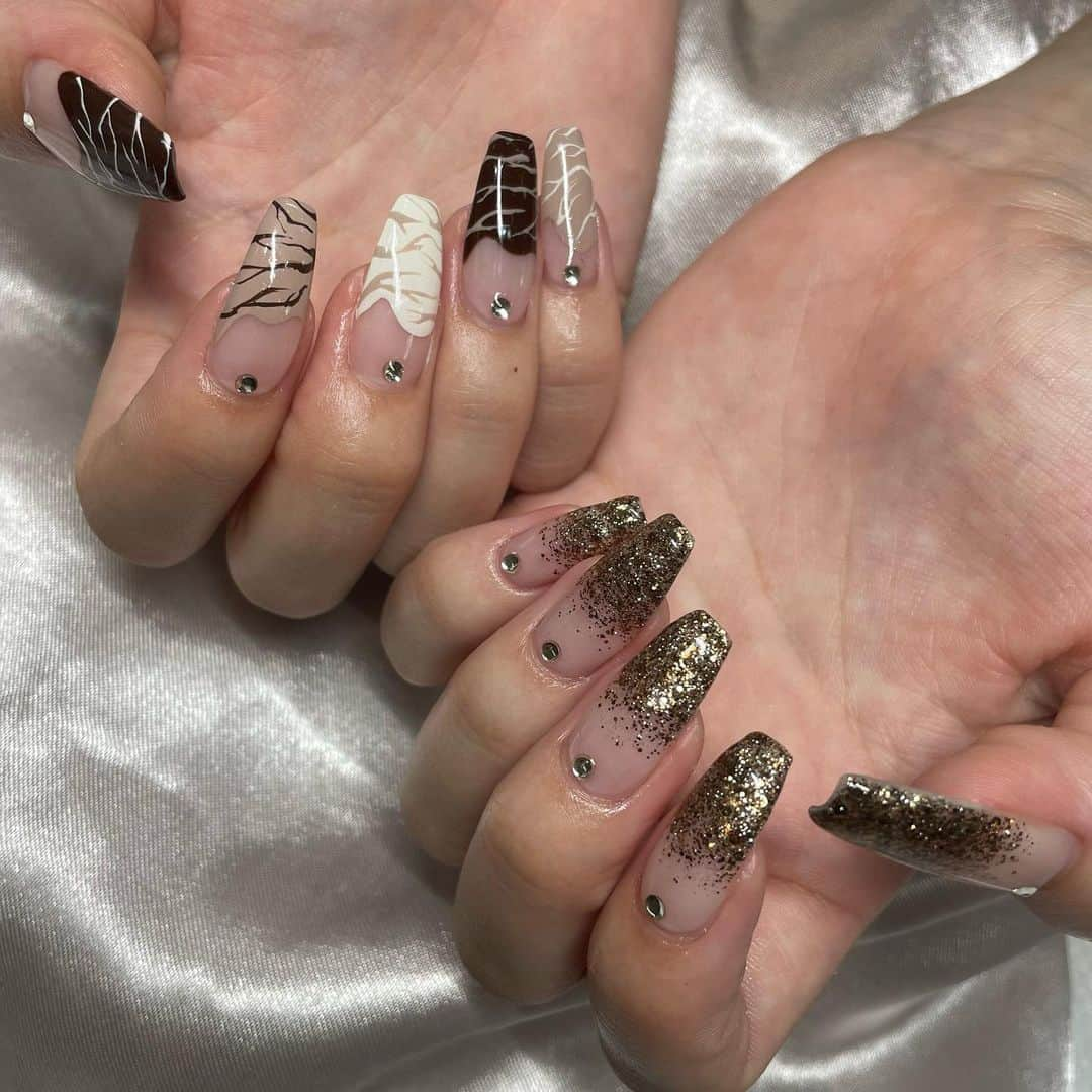 𝙍𝙚𝙣𝙖さんのインスタグラム写真 - (𝙍𝙚𝙣𝙖Instagram)「new nail🤎 ・ ・ 秋ネイルきらきらかわいい！！！ やっとネイルいけて嬉． ・ ・ #秋ネイル#ブラウンネイル#ラメネイル #ラメグラデーション #フレンチネイル  #グラデーションネイル #y2kfashion #y2kネイル #デザインネイル #フレンチネイル #フレンチネイルデザイン  #夏ネイル#夏ネイルデザイン #ワンカラーネイル #ワンカラーネイルデザイン  #トレンドネイル #海外風ネイル #海外ネイル #水色ネイル #個性派ネイル #シンプルネイル  #ジェルネイル#トレンドネイル  #韓国ネイル」10月17日 21時04分 - rena5083