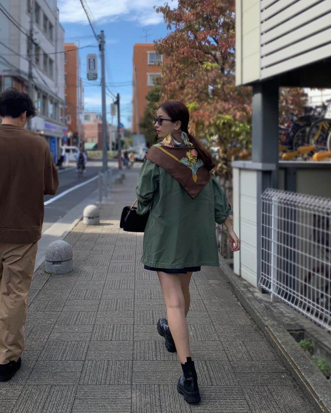 小嶋梨奈さんのインスタグラム写真 - (小嶋梨奈Instagram)「いつかの、📸 絶妙な距離保って歩く夫婦の図 割といつもこんな感じw」10月17日 20時59分 - corina_718