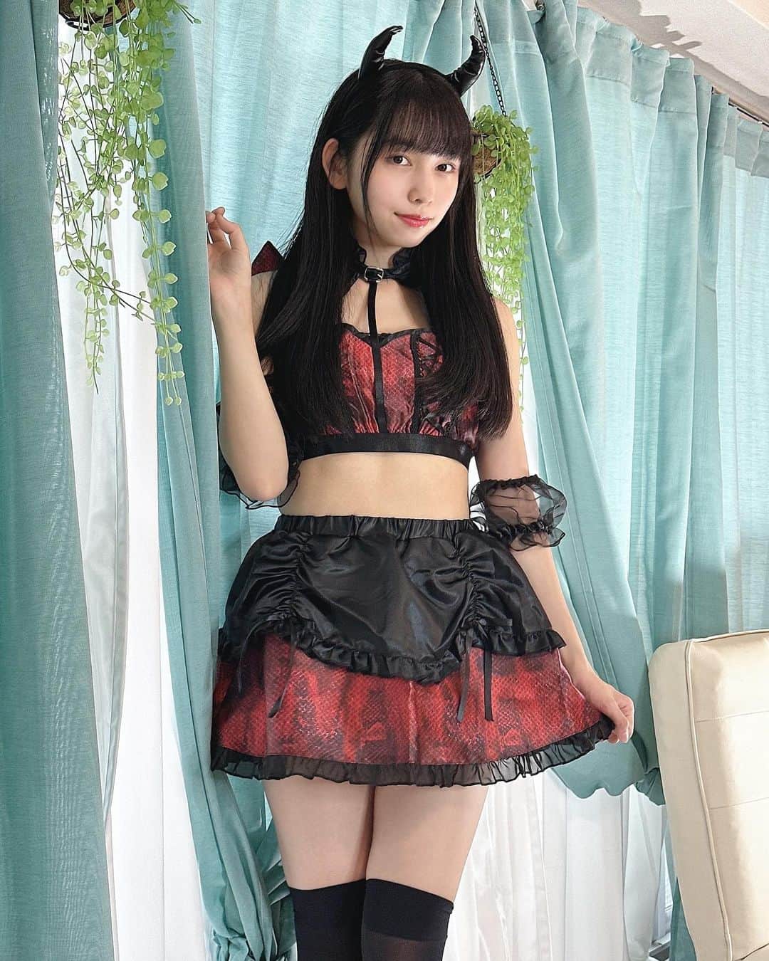 のインスタグラム：「絶対領域🤞🏼 ⁡ ⁡ #instagood  #instpic #instlaike #model  #me #japanesegirl #japaneseidol #l4 #l4l #kawaii #kawaiigirl #黒髪 #黒髪ストレート #暗髪 #自撮り #自拍 #粉我 #拍攝  #좋아요환영 #自撮り女子 #インフルエンサー #selfie #followｍe #グラビア #グラビアモデル #グラビアアイドル #cosplaygirl #コスプレ女子 #ビキニ #水着」