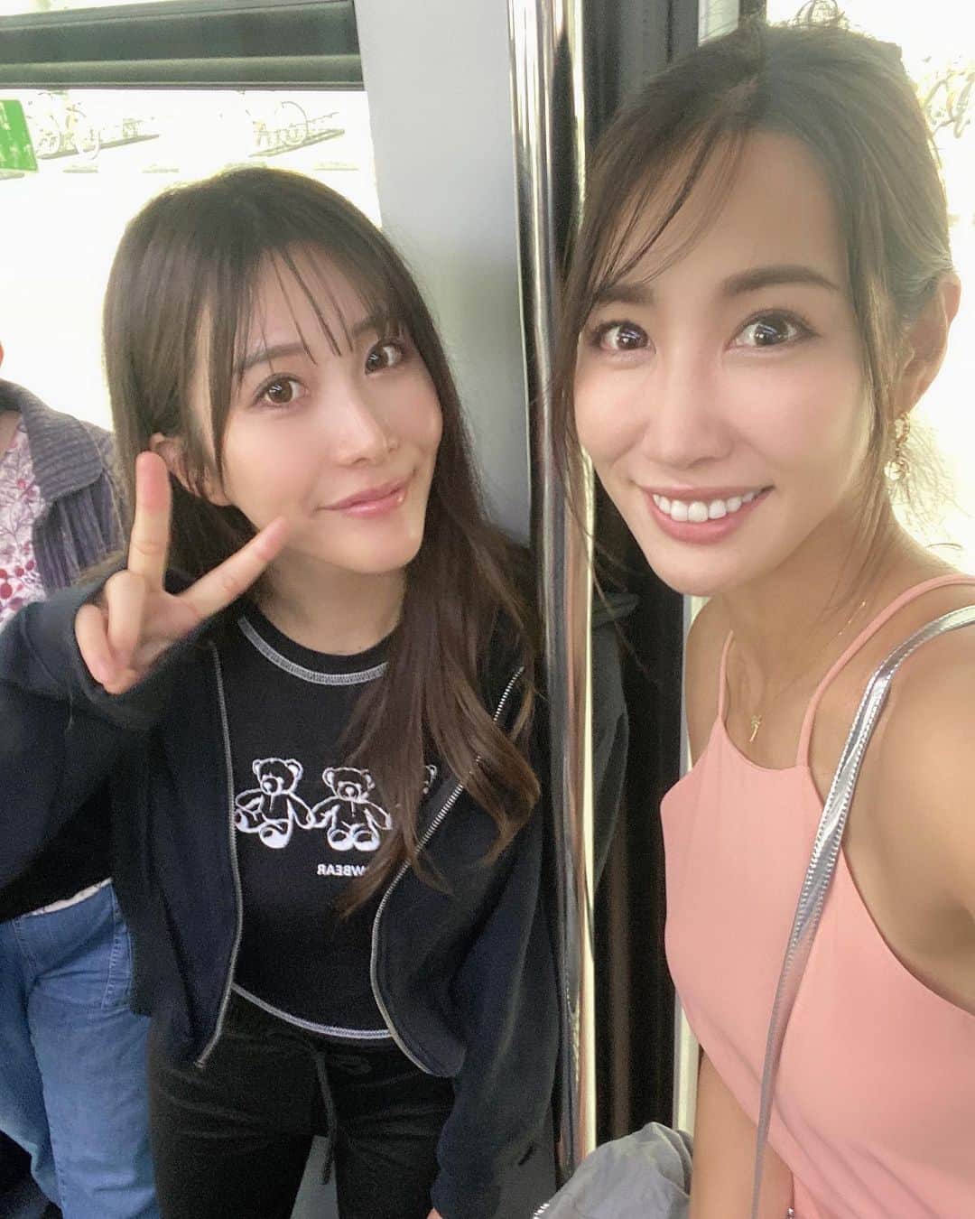 yurieのインスタグラム：「🏵クアラルンプール1日目🏵  夕方に着いて、現地のお友達とコンペ前夜祭😊  今回はシャングリラに泊まりました〜✨  マレーシアは5スターホテルが世界で一番安く泊まれるらしい😳  シャングリラ、日本では十数万するけど、マレーシアでは一泊二万弱！ 三日間居て、朝食つけて、39000円でした😆  ホテルステイするならマレーシア良いなって思った😊  #マレーシア旅行  #マレーシア女子旅　#KL #kualalumpur #タビジョ　#マレーシアゴルフ　#KLtower #クアラルンプール　#クアラルンプール旅行　#2人で海外ゴルフ旅は3回目」