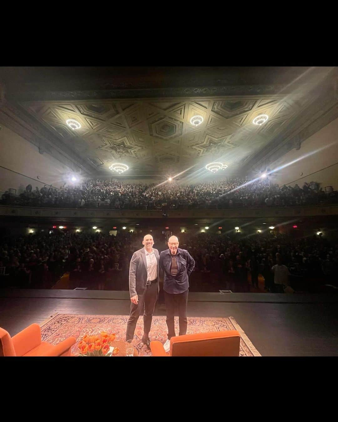 パトリック・スチュワートさんのインスタグラム写真 - (パトリック・スチュワートInstagram)「Crossing America for my #MakingItSo book tour, and having the opportunity to share stories and memories each night onstage was very special for me (and a bit surreal too). Thank you again to the outstanding audiences and moderators from New York to Philadelphia to DC to Cincinnati to Boulder to San Francisco and Los Angeles! I had the best time and am looking forward to see audiences in the UK very soon…」10月17日 21時12分 - sirpatstew