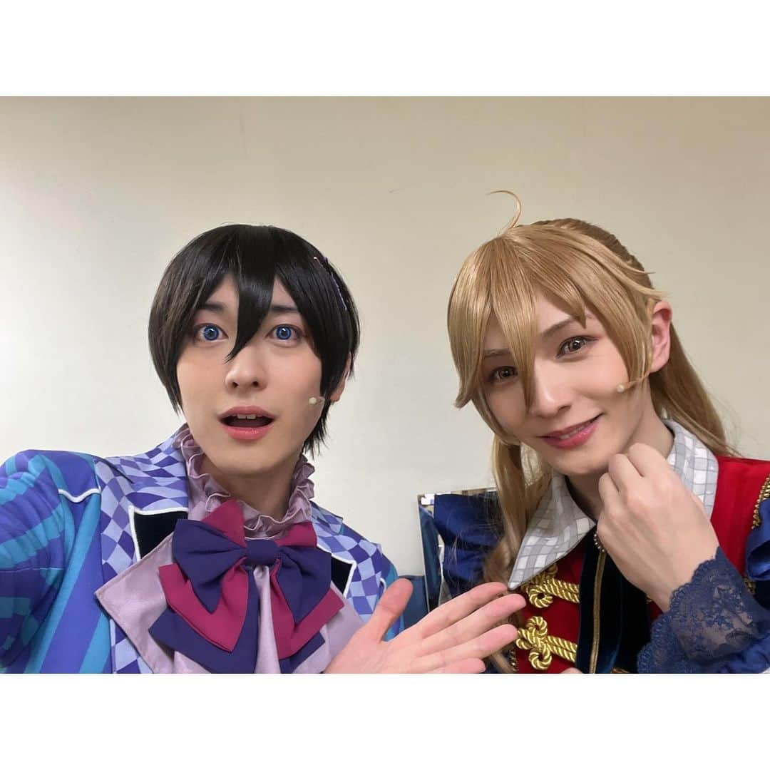 山本一慶さんのインスタグラム写真 - (山本一慶Instagram)「本日 劇団『ドラマティカ』ACT3／カラ降るワンダフル！ 無事に開幕しました✨  ドラマティカ初のコメディ作品！ 今までとは違った皆さんとのコミュニケーションが舞台中にとれて最高でした✨  チェシャ猫楽しいよー😚✨🎵  #あんさんぶるスターズ #あんスタ #ドラマティカ #氷鷹北斗 #山本一慶」10月17日 21時05分 - yamamoto_ikkei