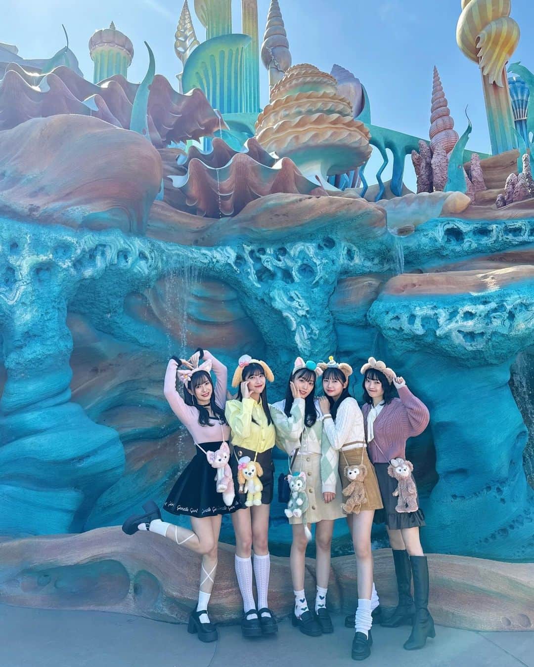 のインスタグラム：「・ ♡ダッフィーフレンズ♡  🔎🍪🎨🧸🎀  @mizuki_fukumura.official  @erina_ikuta.official  @akane__haga.official  @mei_yamazaki.official   #モーニング娘23  #morningmusume  #岡村ほまれ  #ほまたん #ほまたん優勝  #東京ディズニーシー  #ダッフィーフレンズ  #ディズニーコーデ」