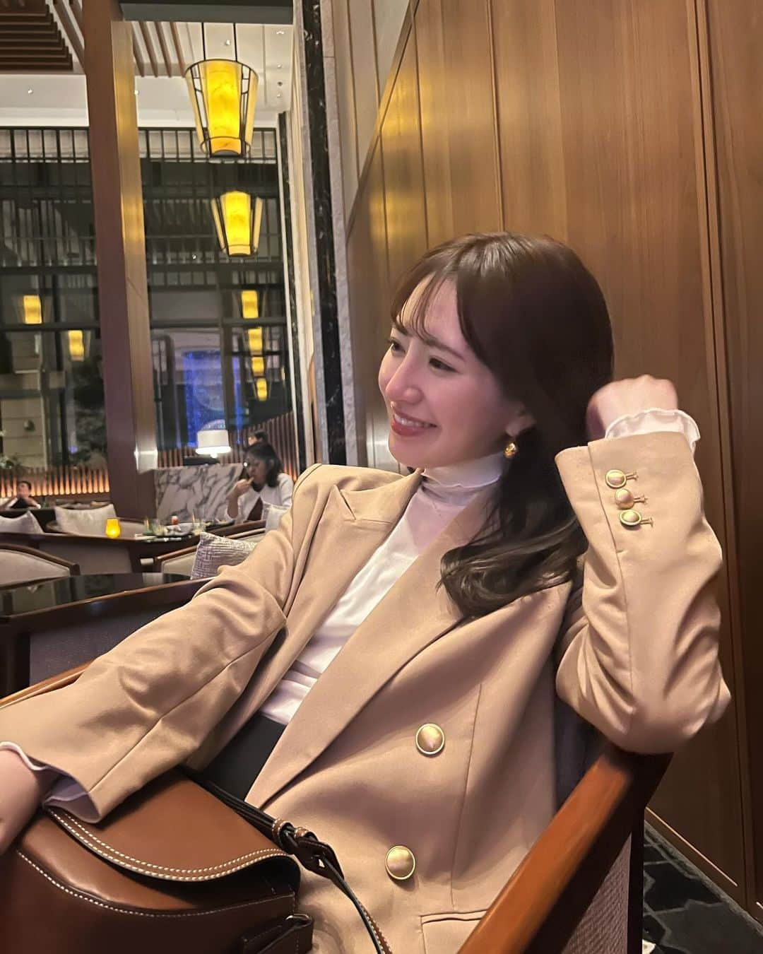 伊藤彩華さんのインスタグラム写真 - (伊藤彩華Instagram)「My favorite outfit in autumn 🍂   #ootd #fashion #yokohama #jusglitty #ジャスグリッティー #秋コーデ #데일리 #일상 #ジャケットコーデ」10月17日 21時06分 - ayaka_ito_official