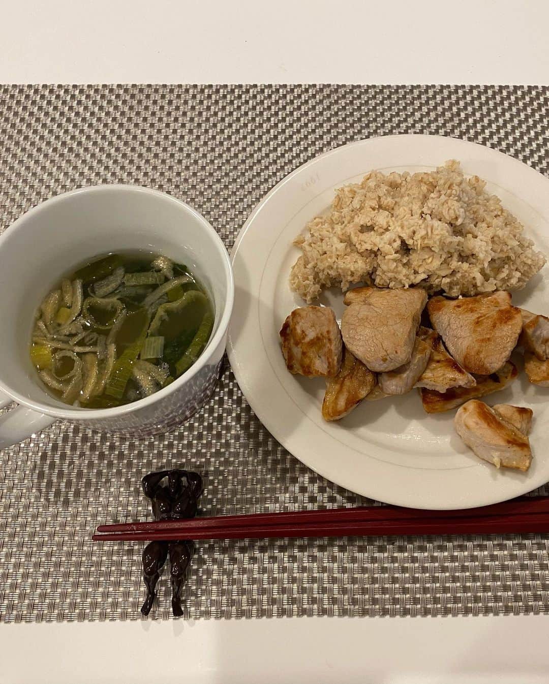 喜多村章子さんのインスタグラム写真 - (喜多村章子Instagram)「10月17日のトレーニングと食事です ・ さっきまで平気だったのに、今は眠い。 朝に影響しないように頑張りますすね。 ・ 今日もお疲れ様でした！」10月17日 21時06分 - nattsu.bm.72233