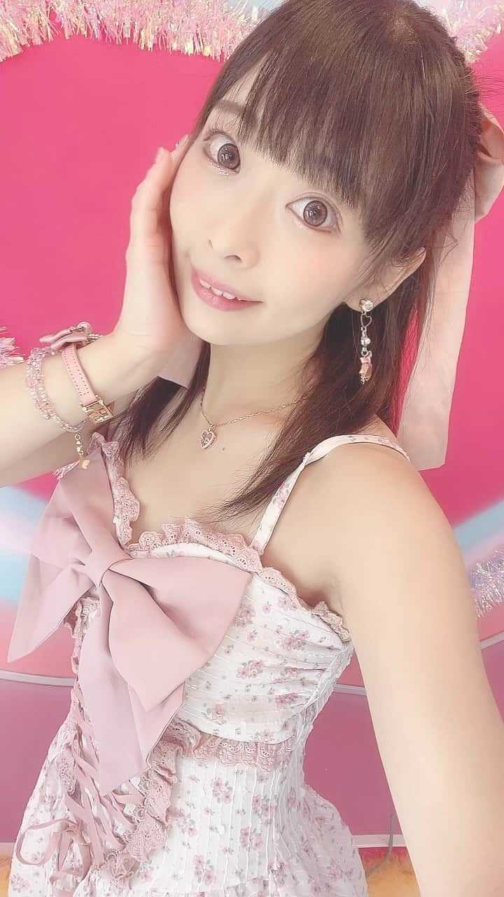 原美織のインスタグラム：「寒くなってきたけど、ノースリーブでもいいかな？🫢❤️」