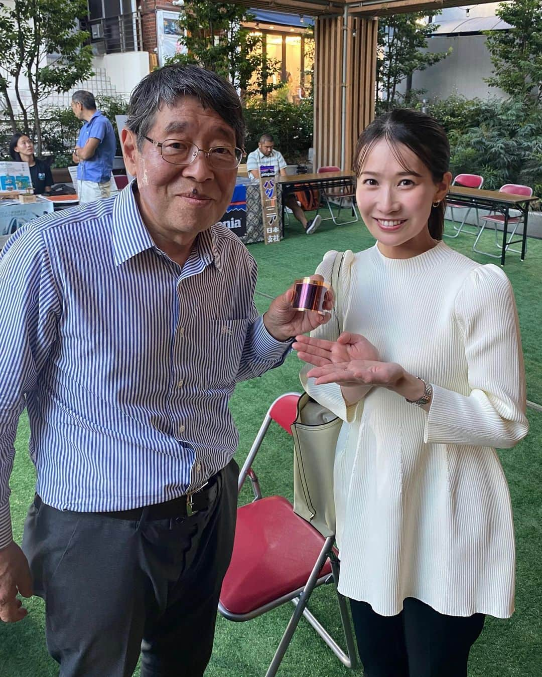 島津咲苗のインスタグラム：「明後日のインスタライブでは 授賞式で感じたこと、イベントの様子 会場で出会った人たちについて 色々とお話できたらなと思います🌏  次世代の太陽電池「ペロブスカイト」の生みの親で ノーベル賞受賞も近いのではないかと言われている #宮坂力 教授にもお会いしました。  聞いていてワクワクする話が沢山。 会場で聞いてきたこと お伝えできるように頑張りますので(今ちょうど準備中✏️) 明後日ぜひご覧ください！ . . . #再生可能エネルギー #再エネ #太陽光 #太陽光発電 #ペロブスカイト #mediaishope #sdgs #エネルギー #サステナブル #島津咲苗」