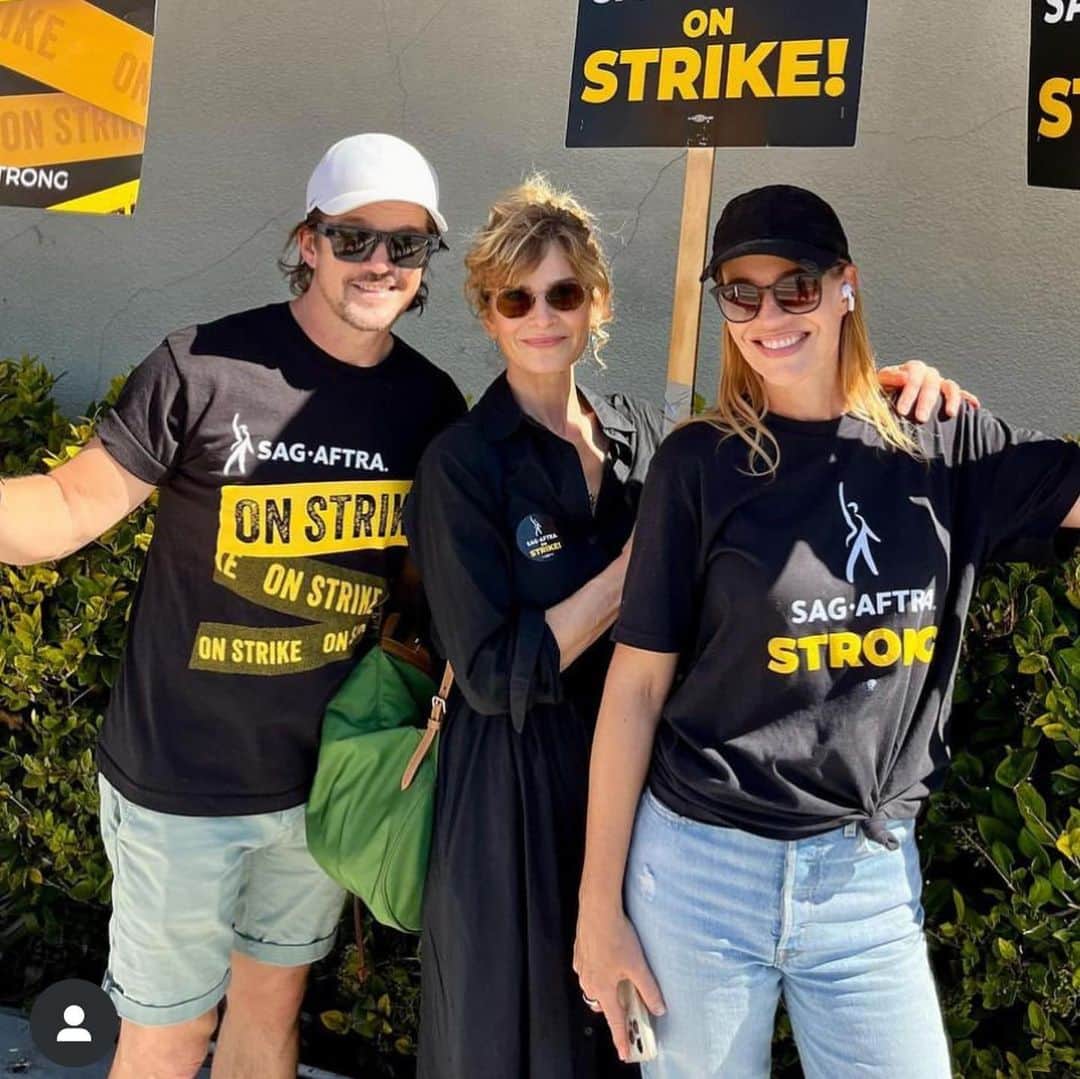 ジェリー・ライアンのインスタグラム：「Crime fam and space fam solidarity. ✊🏼@sagaftra #sagaftrastrong #power2performers #unionstrong #1u」