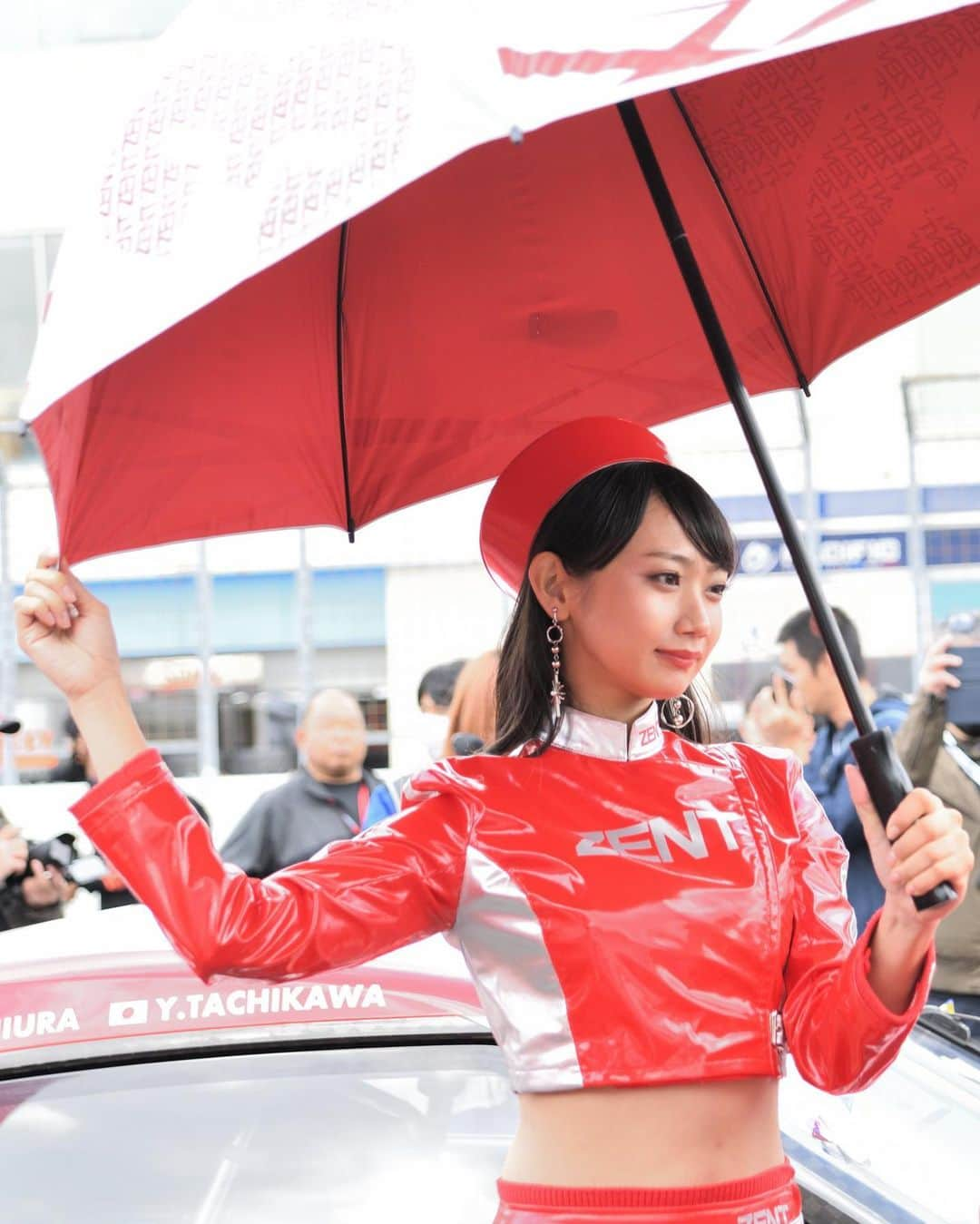 相沢菜々子のインスタグラム：「グリッドで傘さしてるのが1番好き  #ZENT #SUPERGT  #TGRTEAMZENTCERUMO #ZENTCERUMO#ZENTsweeties #ZENTsweeties2023 #レースクイーン」