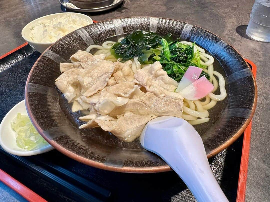 まえちゃんねるのインスタグラム：「今日のランチは、肉うどん。昨晩からお腹を壊し気味なので、優しいお味で助かる😊  #ランチ #今日のランチ #肉うどん  #うどん」