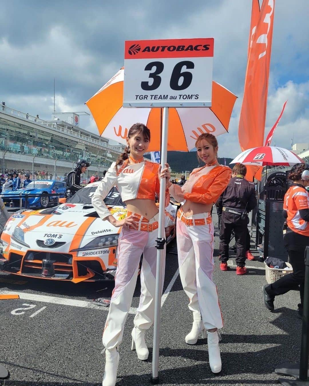 辻門アネラさんのインスタグラム写真 - (辻門アネラInstagram)「#supergt Rd.7オートポリス ３６号車TGR TEAM au TOM'S 優勝🏆しましたっ✨💖！！  12番手から追い上げ！！ ほんっとに感動！！！ 450kmの長いレース。 最後の最後まで痺れすぎたレースで私達も叫びまくってました！🥺！ そして再びランキングトップです！ 次戦最終戦！ シリーズランキングチャンピオン目指して、一緒に36号車の応援を お願いします！🧡  #オートポリス #大分 #tomsracing #トムス」10月17日 12時59分 - anera_tsujikado