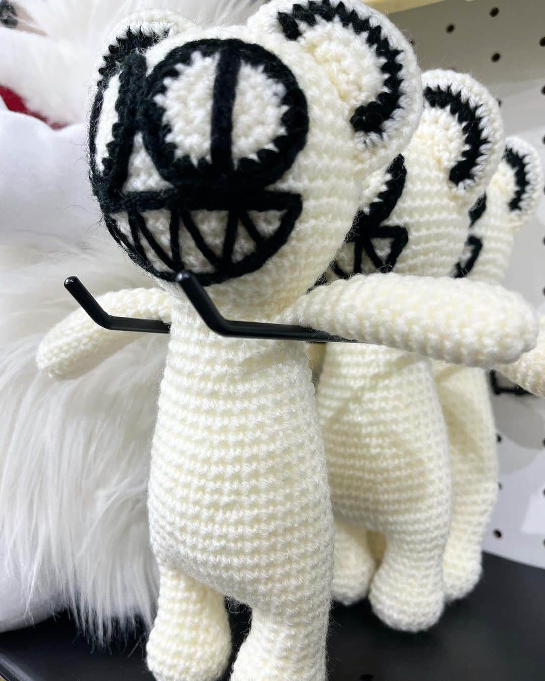 ジャムルさんのインスタグラム写真 - (ジャムルInstagram)「"ANGRY BEAR" knitting doll ¥8000+tax(8800) . WEB SHOPに入荷しております。 是非ご覧ください。 jammru.com #jammru」10月17日 13時07分 - jammru