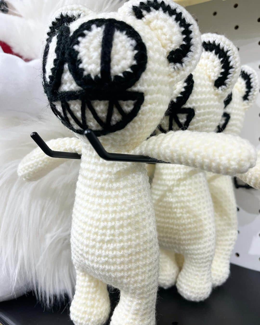 ジャムルのインスタグラム：「"ANGRY BEAR" knitting doll ¥8000+tax(8800) . WEB SHOPに入荷しております。 是非ご覧ください。 jammru.com #jammru」