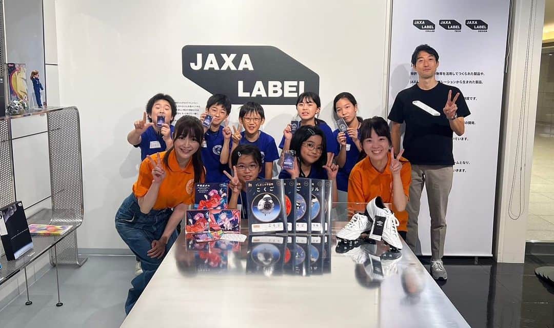 榎本麗美のインスタグラム：「. “宇宙ジャーナリスト”である子ども達が、情報発信を行う 「SPACE KIDS STATION」 の2回目のイベントが9/23に開催されました🎥🚀  今回は『JAXA LABEL』aerospacebiz.jaxa.jp/jaxalabel/を 子ども達が取材し、記事を書きました📝 私はプログラムナビゲーターとして、みんなをサポート！  「SPACE KIDS STATION」HPも ぜひ、ご覧下さい💫 ↓ spacekidsstation.com」