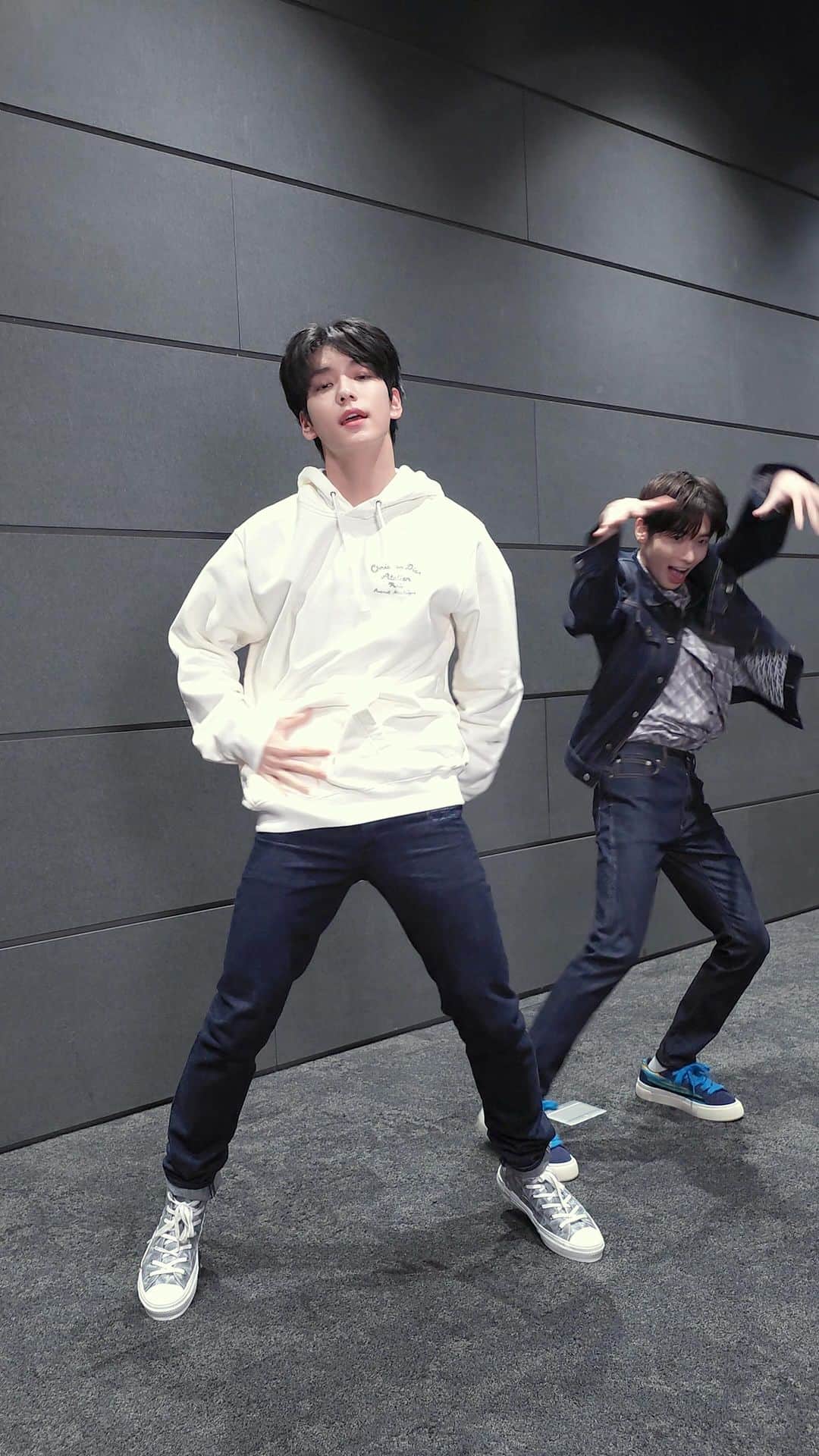 のインスタグラム：「Chasing🏃 back for more🕺 #SOOBIN #TAEHYUN  #투모로우바이투게더 #TOMORROW_X_TOGETHER #TXT #TheNameChapter #FREEFALL #ChasingThatFeeling」