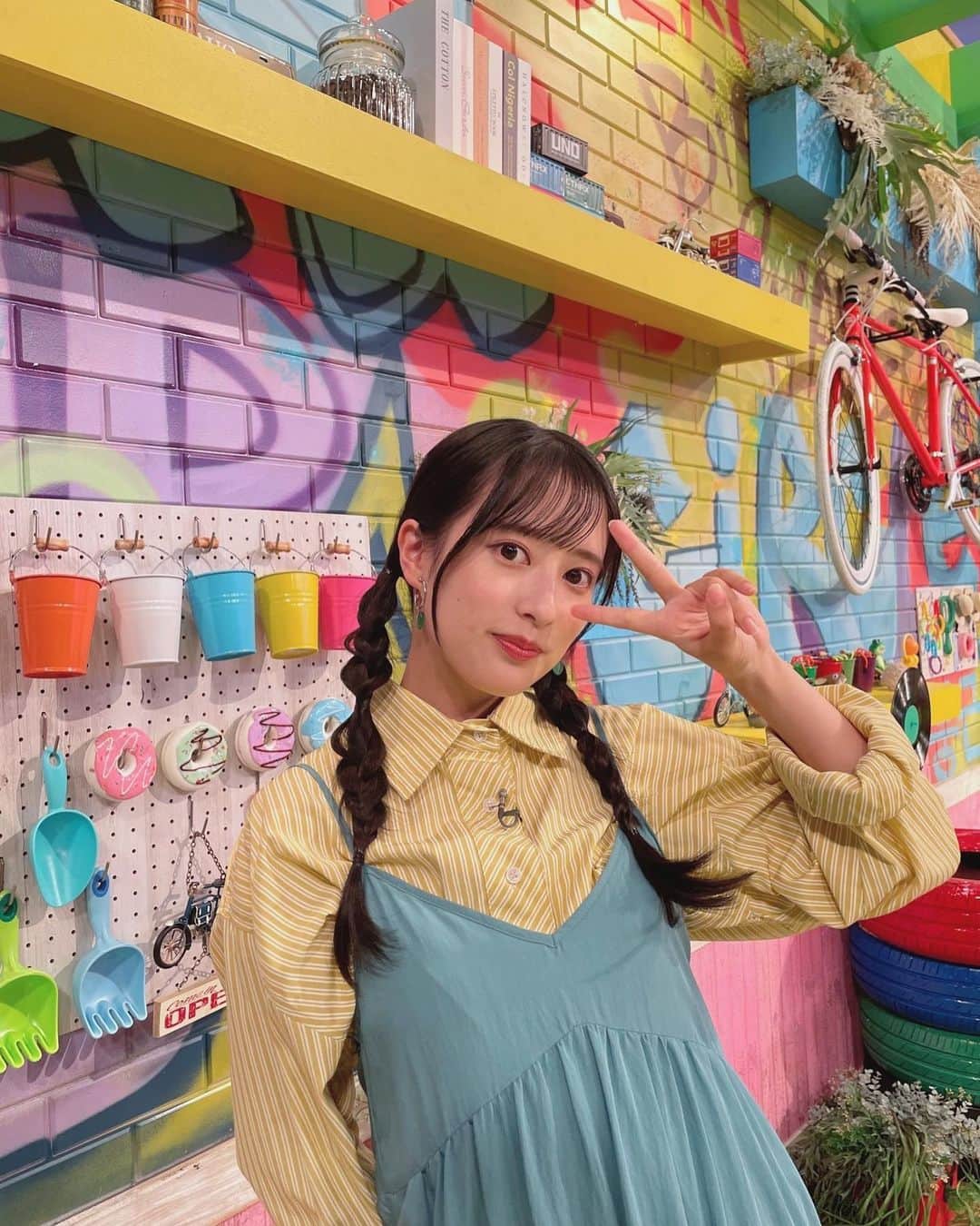 のインスタグラム：「クイズ！丸をつけるだけ 皆さん正解できましたかー？？  シャツ　@evris_official ワンピース　@lilliancarat_official シューズ　@kobe_lettuce」