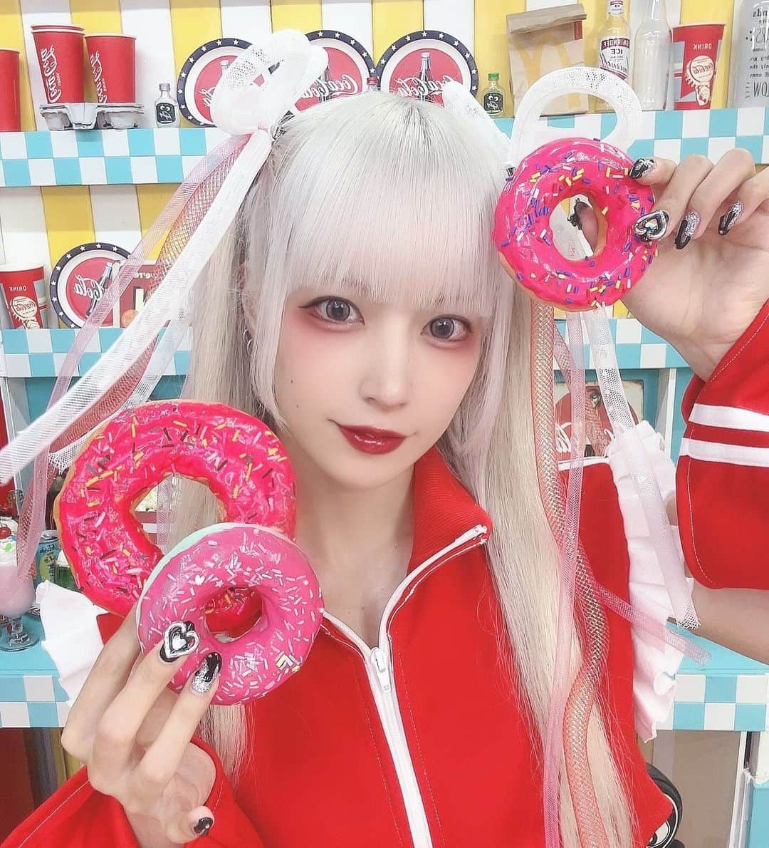 ゆえるのインスタグラム：「🍩  #メイク #アイドル #コスプレイヤー  #推してください #ネオエレクトロクラッシュ  #被写体 #角色扮演 #闇属性 #サブカル #派手髪 #y2k  #fashion #cosplay #cosplayer #kawaii #cyberkawaii #japanesegirl #japanesecosplayer #anime #photography #photogram  #follw #followｍe #idol #artist #model」