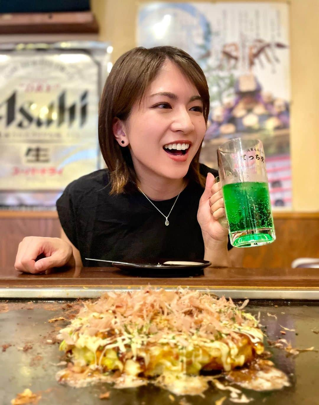 千葉真由佳さんのインスタグラム写真 - (千葉真由佳Instagram)「【東京散歩🚶‍♀️in浅草】 お好み焼きともんじゃが食べたくて 浅草周辺を散策〜🌼 まだ少し暑かったので メロンソーダが体に染みました🍈  かっぱ橋道具街という商店街には あちこちにカッパたちが👀❣️ いろんな表情の子がいて可愛い😍  浅草寺も久しぶりに訪れました。 着物で散策している方が多くて華やか！ 次回着てみたいなぁ〜👘  スイーツも忘れずに...🍡 妹が食べたがっていた 甘味みつやの白玉だんご❣️ 温かいのを選んで もち本来の優しい甘みを楽しみました😊  秋は散歩がはかどる〜✨  #東京散歩#浅草グルメ  #浅草もんじゃ#てっちゃん #かっぱ橋道具街 #浅草寺#浅草スイーツ #甘味みつや#🍡 #フリーアナウンサー#千葉真由佳 #asakusatemple  #japantrip#tokyotrip」10月17日 14時05分 - mayuka.chiba