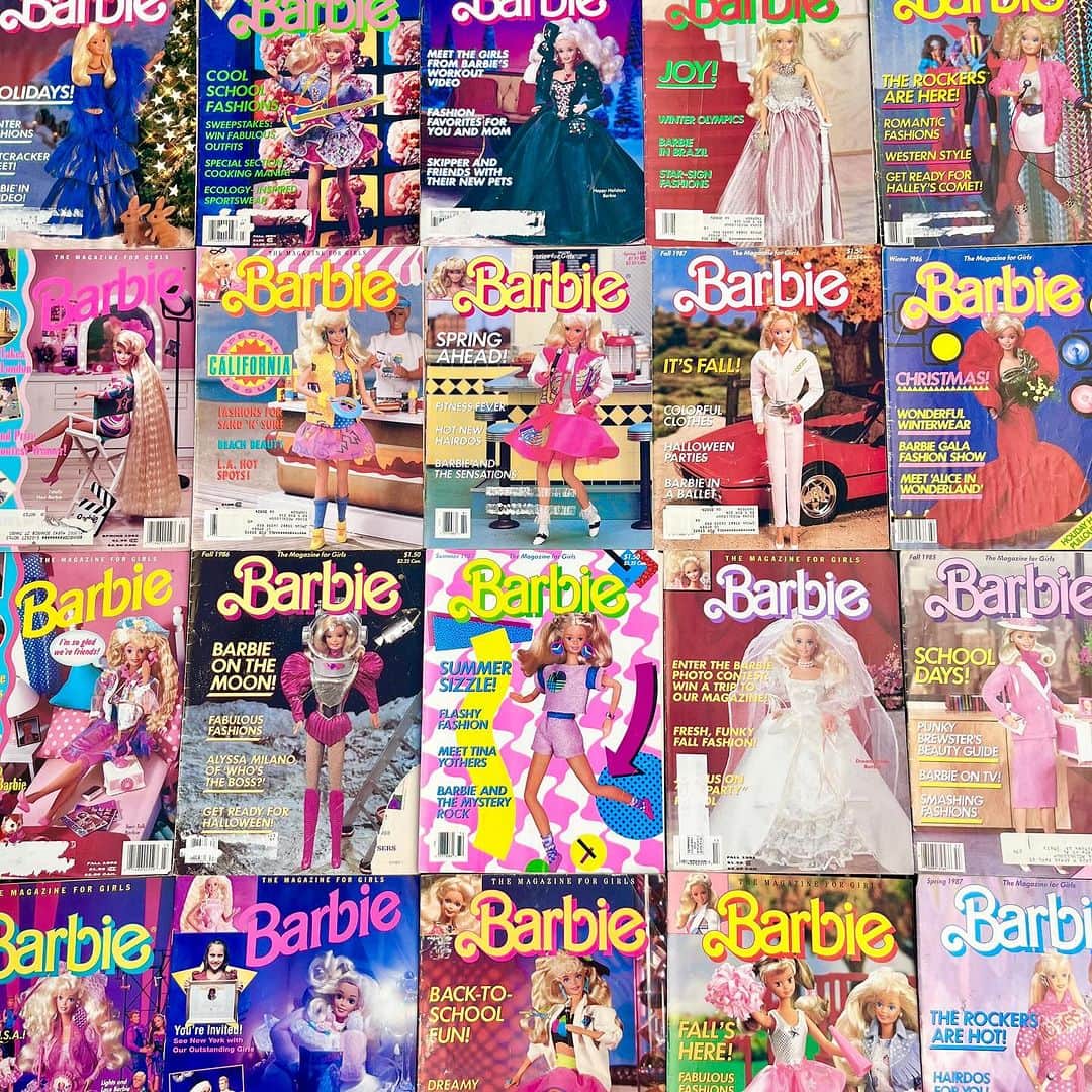 おもちゃやSPIRALのインスタグラム：「80's 90's Barbie Magazine大量入荷してます🩷📕✨  是非お気に入り見つけてください👻」