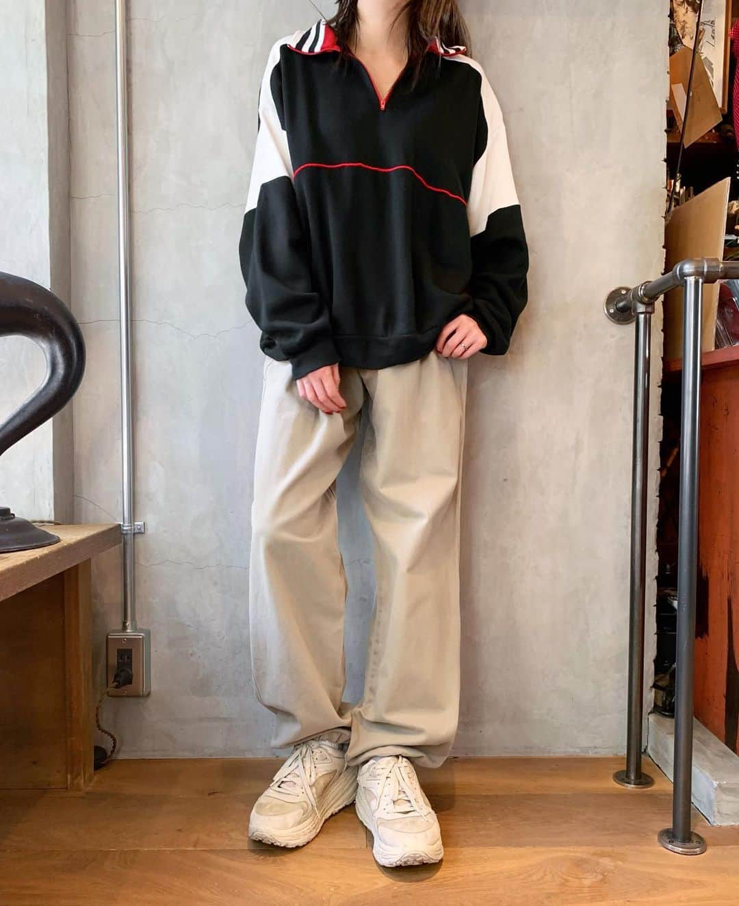 birthdeathのインスタグラム：「New Arrivals  80's Half zip sweatshirt  90's PRANA beige cargo pants  🦋上記２点はオンラインストアに掲載中です。  #birthdeath #vintage」