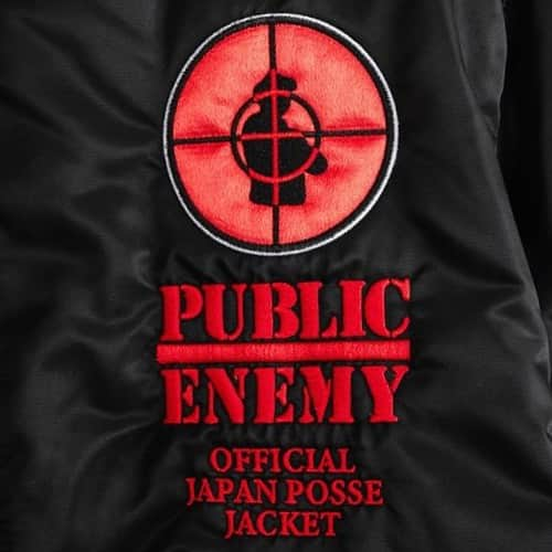 Dancers Collectionさんのインスタグラム写真 - (Dancers CollectionInstagram)「APPLEBUM x PUBLIC ENEMY   オフィシャルコラボのアイテム続々入荷しております！  PUBLIC ENEMY Collection】  胸元にPUBLIC ENEMYを象徴するターゲットマークと【OFFICIAL JAPAN POSSE JACKET】【APPLEBUM】の文字を刺繍で落とし込んだ MA-1ジャケット。 背中にもサテン地で切り抜いたターゲットマークと【APPLEBUM】刺繍をレイアウト。 彼らの音楽性と結びついたアイテムであるMA-1ジャケットはかつて存在したオフィシャルのMA-1【OFFICIAL POSSE JACKET】へのオマージュとなっております。【OFFICIAL JAPAN POSSE JACKET】の文言にはオフィシャルコラボレーションアイテムならではの遊び心を感じられる1枚です。 90年代を思わせる様なボリュームのあるシルエット、シガレットポケット等、ディテールにこだわった本格仕様のMA-1ジャケット。 中綿入りで保温性にも長けており、寒さが厳しい時期のレイヤードスタイルにもおすすめです。   #applebum #publicenemy」10月17日 14時44分 - dancerscollection