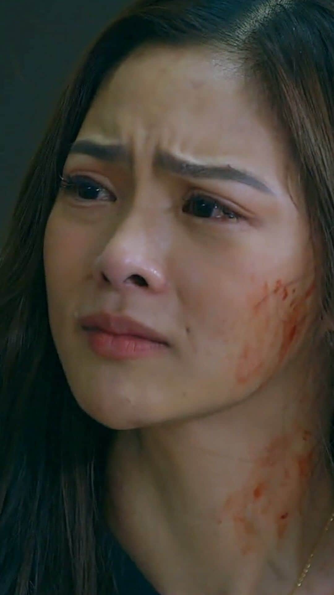Kim Chiuのインスタグラム：「The seeds of doubt have been planted. Ano ang kahihinatnan ng relasyon nina Juliana at Victor?   Watch out for Episodes 5 and 6 of #LinlangOnPrime this Thursday, only on Prime Video.」