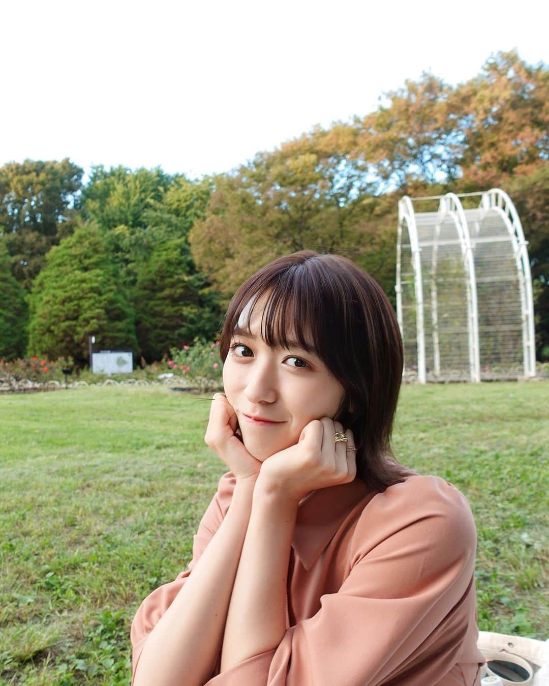 小泉遥香さんのインスタグラム写真 - (小泉遥香Instagram)「￤𝓪𝓾𝓽𝓾𝓶𝓷…🍁🍂  過ごしやすくていいね💭  そういえば、もう少ししたら髪の毛結べるようになりそうだよ😌 また新しい私を君に見せれるの、楽しみだな☺️  ねぇ、楽しみに待っててくれる？🫶💭  #ショートヘア #ショート #ボブ #ヘア #秋 #超とき宣 #アイドル #おはる #short #hair #tokisen #autumn #camera #photo #SONY #zv1」10月17日 14時59分 - haruka_koizumi_official