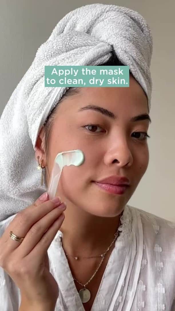 Clarins Australiaのインスタグラム：「How to apply our brand-new Cryo-Flash Cream-Mask? Watch to find out!⁣ ⁣ #Clarins #Innovation #Cryo」