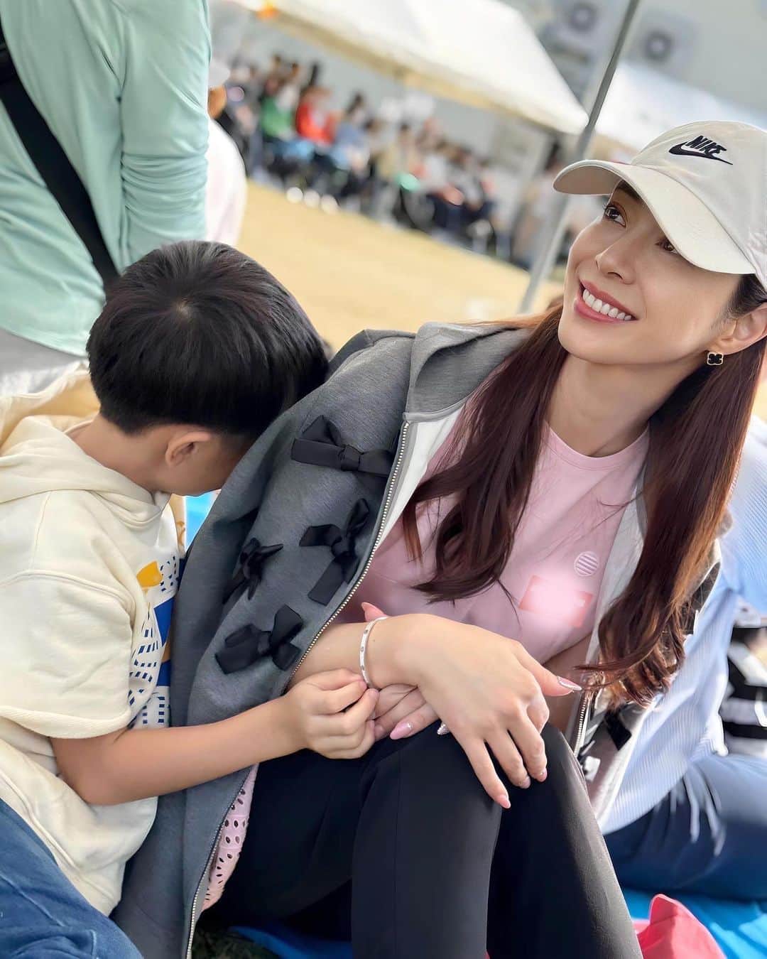 白田久子のインスタグラム：「🎌🏃💨 幼稚園最後の運動会📛 最後の方ウルっと…バレないように涙を拭いました🥲 #運動会 #1等賞 #年子ママ #高知子育て」