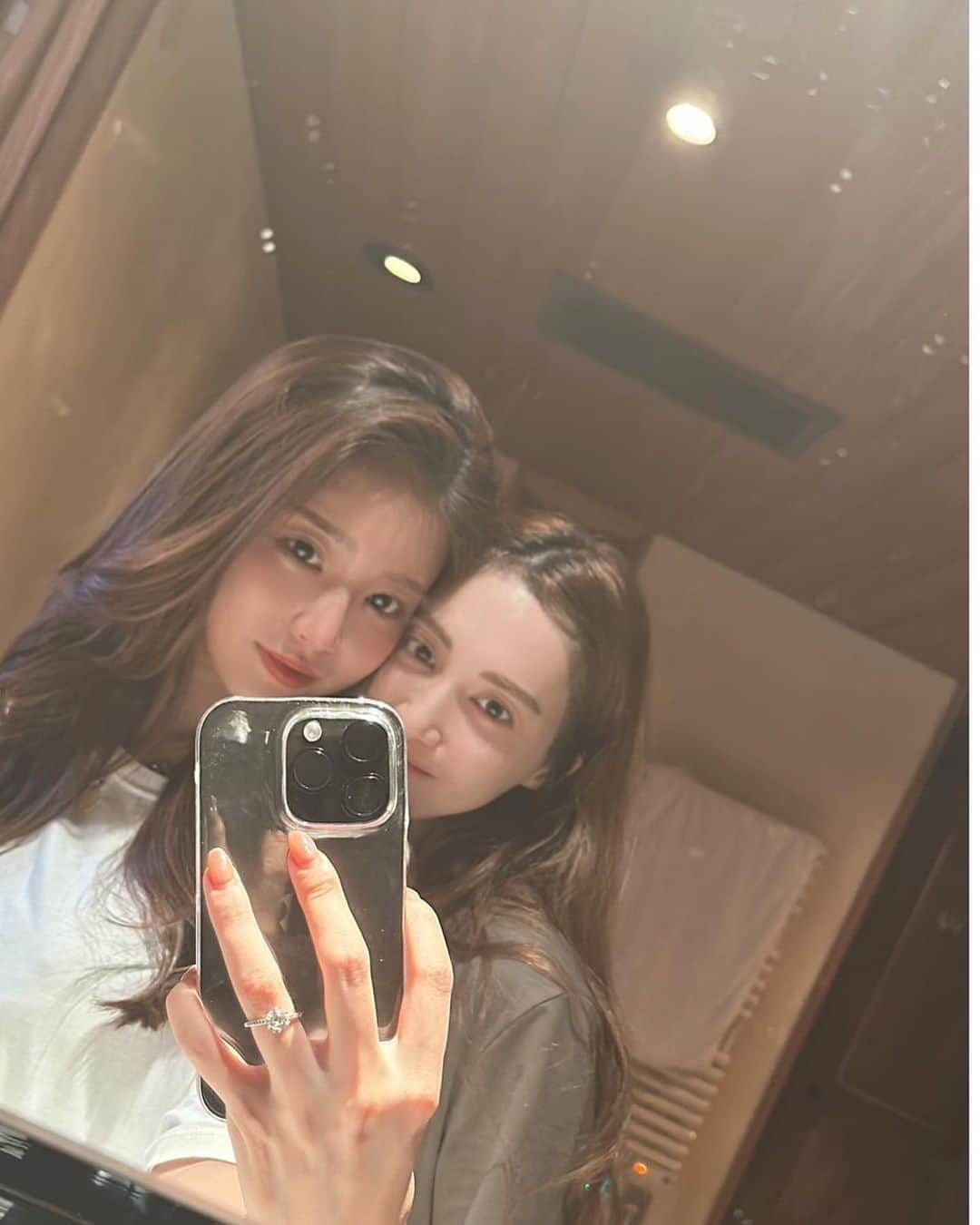 眞木美咲パメラさんのインスタグラム写真 - (眞木美咲パメラInstagram)「sleep over party w my pretty lil sis🌙🧬🪔  @meilisakura.official」10月17日 15時11分 - pamypamypamy