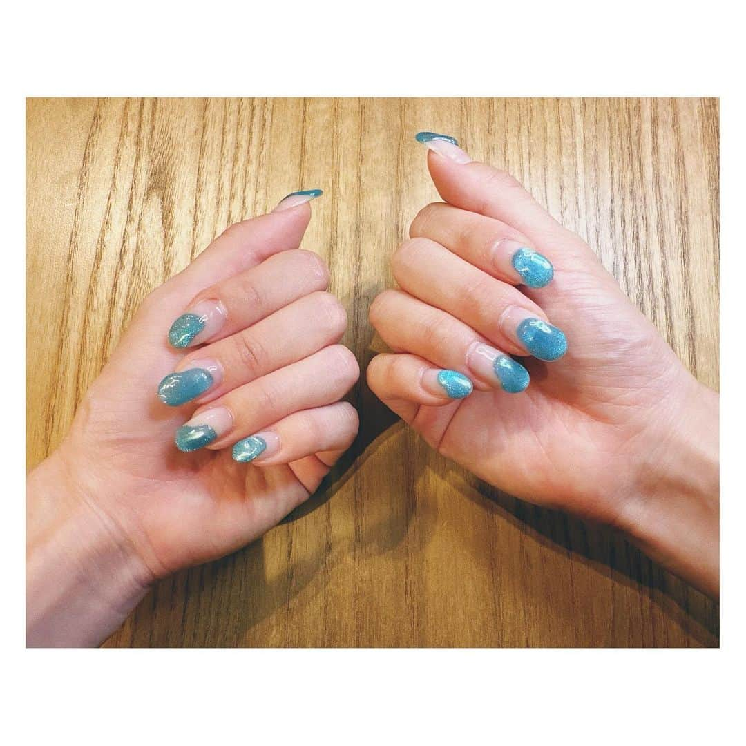 Shizukaのインスタグラム：「Fav. 好きな色を手元に🐬 #DreamShizuka #Shizuka_Nail #Bule」