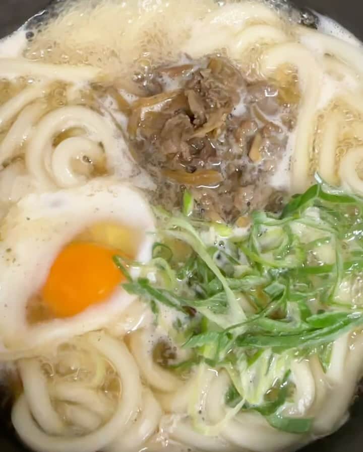 堀田祐美子のインスタグラム：「またまた道頓堀今井のうどん。  今回は牛肉しぐれ煮うどん。  生姜がきいた肉であっさり。  @yumiko_hotta  @t_hearts2020  #堀田祐美子 #yumikohotta  #prowrestling  #プロレス #womansprowrestling  #女子プロレス  #hearts82 #thearts  #道頓堀今井  #牛肉しぐれ煮うどん」