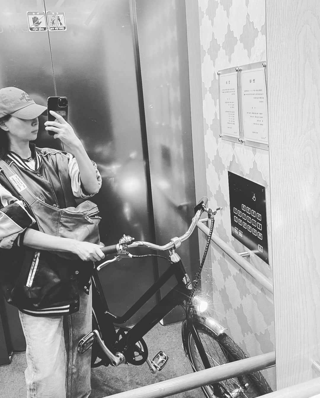 コ・ソヨンさんのインスタグラム写真 - (コ・ソヨンInstagram)「자전거타기 좋은날🚲 @voltaire.korea  @voltaire.cycles  #가을  #날씨좋은날」10月17日 15時26分 - kosoyoung_official