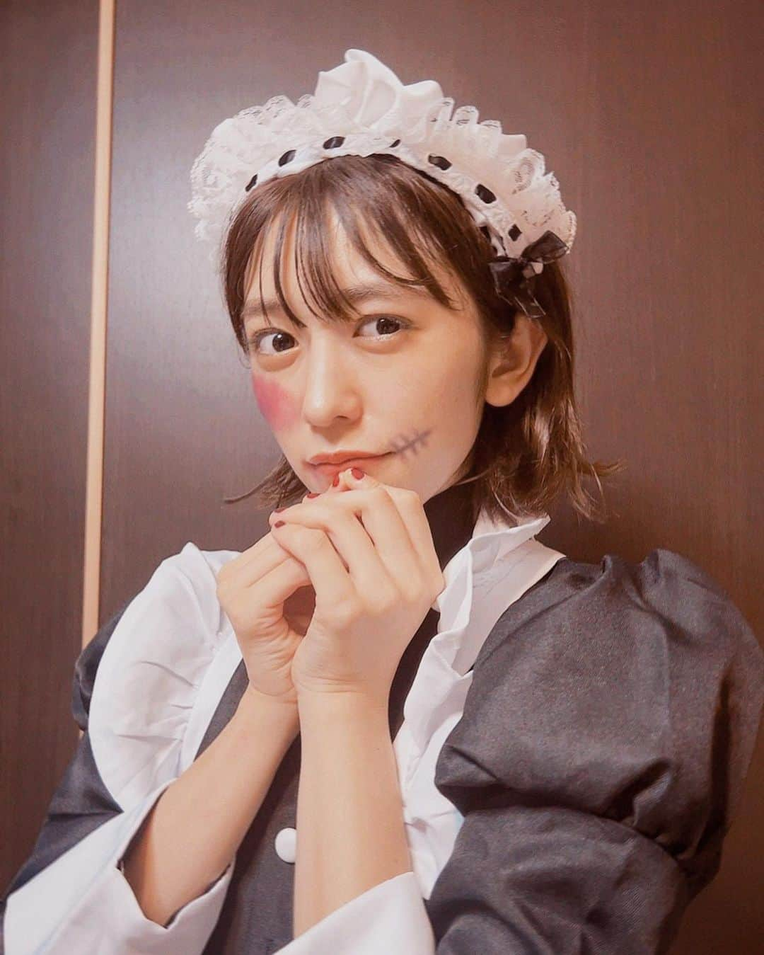 小泉遥香さんのインスタグラム写真 - (小泉遥香Instagram)「￤𝓗𝓪𝓵𝓵𝓸𝔀𝓮𝓮𝓷…🎃🍴🩷  おかえりなさいませ！  ご主人様🍭🩷🍫  #ハロウィン #メイド #メイドコス #コスプレ #傷メイク #努力をたたえて #Halloween」10月17日 15時27分 - haruka_koizumi_official