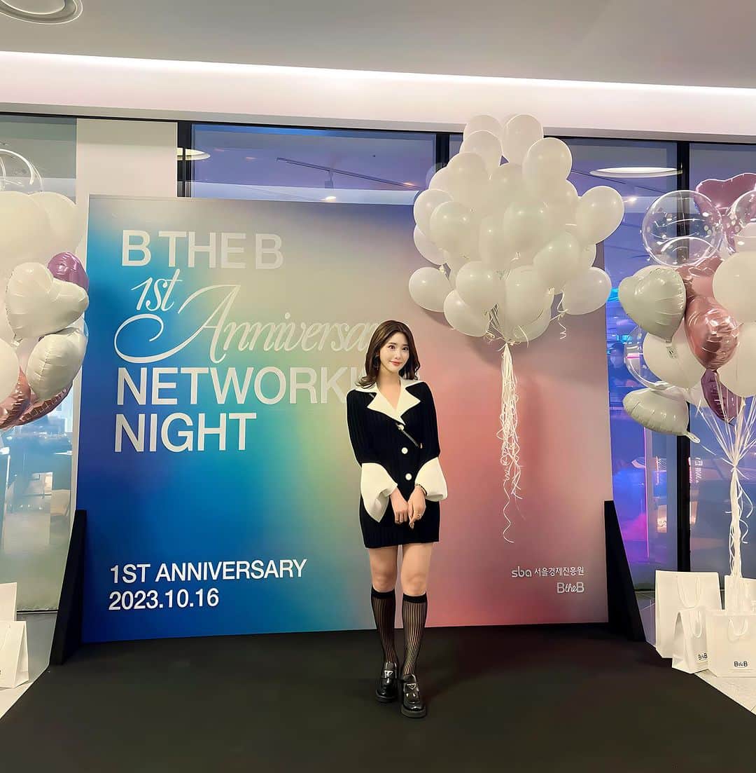 一木美里のインスタグラム：「𝟏𝐬𝐭 𝐀𝐧𝐧𝐢𝐯𝐞𝐫𝐬𝐚𝐫𝐲🎊♥️♥️  #SBA#SeoulCity#길종상가#kbeauty#韓国コスメ」