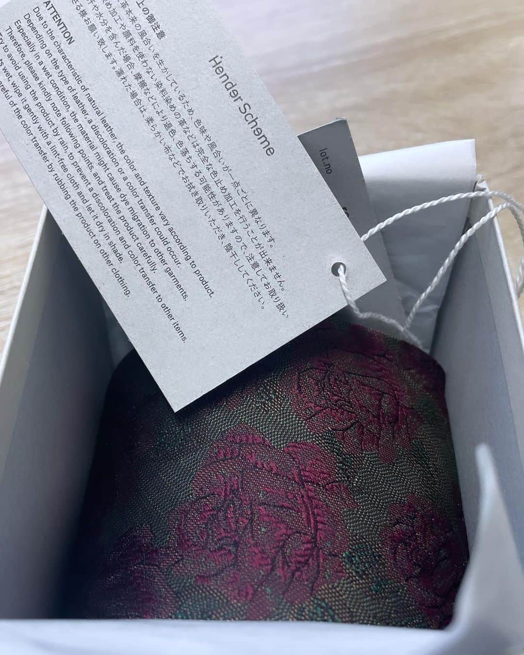 宮田麺児のインスタグラム：「henderscheme から ネクタイがめちゃくちゃかっこいい　シルクのネクタイが！  #henderscheme」