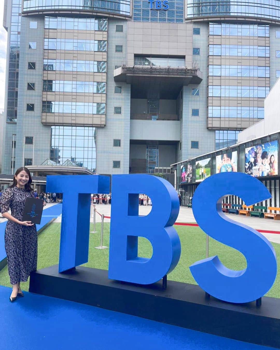 TBSアナウンサー公式さんのインスタグラム写真 - (TBSアナウンサー公式Instagram)「日比麻音子です！  秋の新ドラマが一同に会する TBSドラマコレクションが開催されました💙  青空の下、ブルーカッペットを歩く役者の皆様は あまりに輝いていて…✨ 観客の皆さんの声援もあり、赤坂サカス広場は 今まで見たことのないくらい華やかな場所に🥰  ニューヨークさんと一緒にMCを務めましたが、 どのドラマも魅力とみどころにあふれていて 時間があっという間に過ぎてしまいました。  火曜ドラマ💘マイセカンドアオハル、 金曜ドラマ🍽️フェルマーの料理、 そして日曜劇場⚾️下剋上球児 三作品とも是非是非ご期待ください✨  #tbs #アナグラム  #日比麻音子 #アナウンサー #ドラマ #マイハル #フェルマーの料理 #下剋上球児」10月17日 20時00分 - tbs_annogram