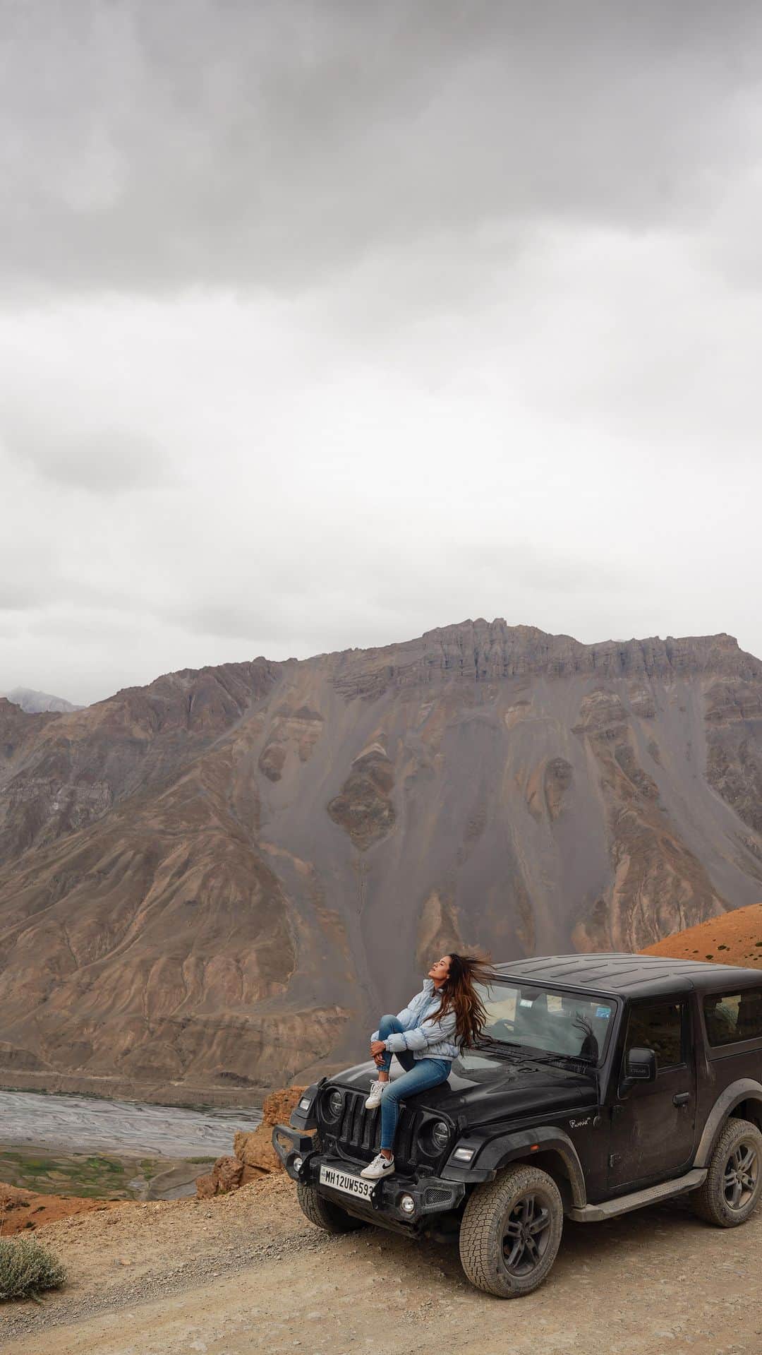 Aakriti Ranaのインスタグラム：「The incredible India ❤️ (Rotate your phone)  Spiti honestly doesn’t feel like a part of Earth. The incredible landscapes are so out worldly. Don’t forget to SHARE this.   P.s so proud of Rohan’s drone footage. This guy became such a pro in such a short time!   #aakritirana #india #incredibleindia #spiti #spitivalley #travelblogger #indiantravelblogger #reelsinstagram #travelphotography #himachal」