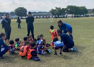 福西崇史さんのインスタグラム写真 - (福西崇史Instagram)「. 香川では、 丸亀CVC杯少年サッカー教室⚽️ . 遠藤彰弘氏と一緒✨⚽️ （2人の写真撮るの忘れた😅） キッズや小学生低学年と中学生に指導してきました〜⚽️ . 香川のサッカーも盛り上がれ〜⚽️😁 . #香川県 #丸亀市 #サッカー教室 #子供 #夢 #遠藤彰弘 #福西崇史 #うどん県 #昼もうどんなのは内緒」10月17日 15時42分 - takashi_fukunishi