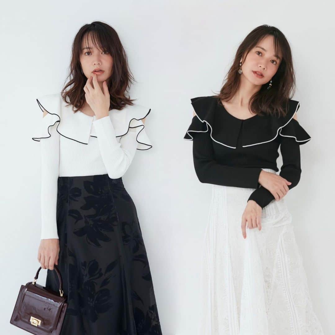 MERCURYDUOのインスタグラム：「《 NEWARRIVAL 》 ⁡ ／ 　大人気ニットが長袖になり再登場✔︎ ⁡ 　前後2way＋オフショルでも着用出来、 　好きが必ず見つかる6カラー展開 ＼　 ︎ ⁡ #オープンショルダーラッフルニット color:off-white/charcoalgray/black/beige/lightmix/mix size:F ⁡ ⁡ ⁡ ⁡ アイテム詳細は投稿の商品タグ、 または @mercuryduo_comのトップURLからCHECK！ ⁡ ⁡ ※人気アイテムは数に限りがありますのでお早めに ⁡ ⁡ ＿＿＿＿＿＿＿＿＿＿＿＿＿＿ ㅤ ⁡ 人気スタッフのコーディネートはこちら ▶︎ @mercuryduo_styling  ⁡ #MERCURYDUO #マーキュリーデュオ #公式通販runwaychannel ⁡ ＿＿＿＿＿＿＿＿＿＿＿＿＿＿ ㅤ #秋コーデ#秋服コーデ#olコーデ#olファッション #きれいめコーデ#肌見せコーデ#オフショルダー  #オフショル#デートコーデ#モテコーデ#デート服 #参戦服#推し活#カフェコーデ#ランチコーデ」